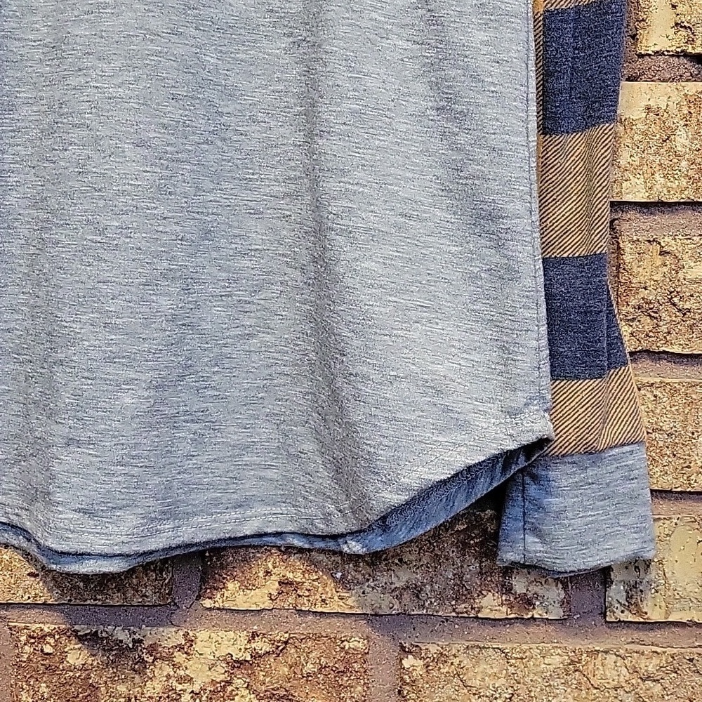 Viamor Plaid Long Sleeve Tee Size Small - Picture 10 of 13